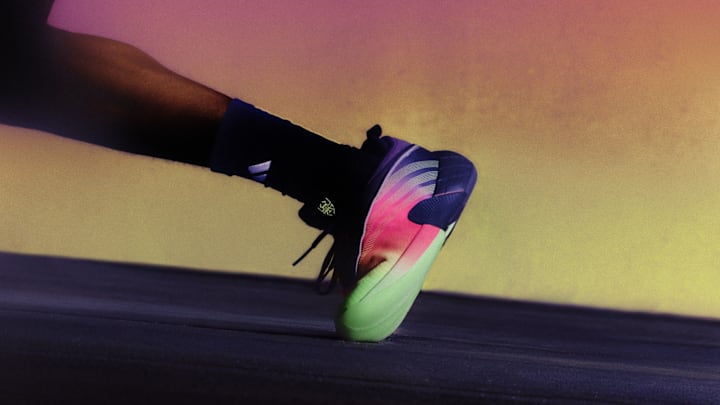 The adidas D.O.N. ISSUE #7 features the brand's most advanced performance technology. The adidas D.O.N. ISSUE #7 features the brand's most advanced performance technology.