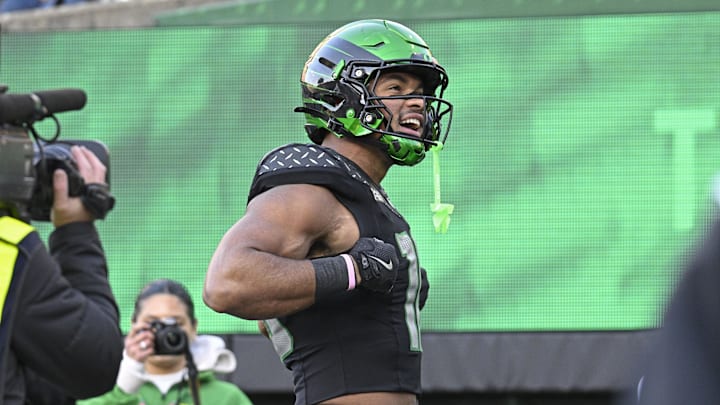Oregon Ducks tight end Kenyon Sadiq (18) celebrates scoring a touch down during the first half Oregon Ducks tight end Kenyon Sadiq (18) celebrates scoring a touch down during the first half