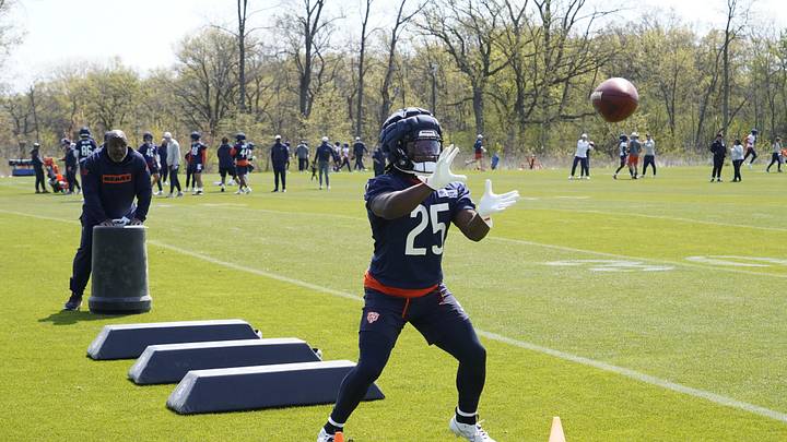 Under the watchful eye of former Bears running backs coach Eric Bienemy, 2025 seventh-round pick Kyle Monangai does drill work at rookie minicamp.