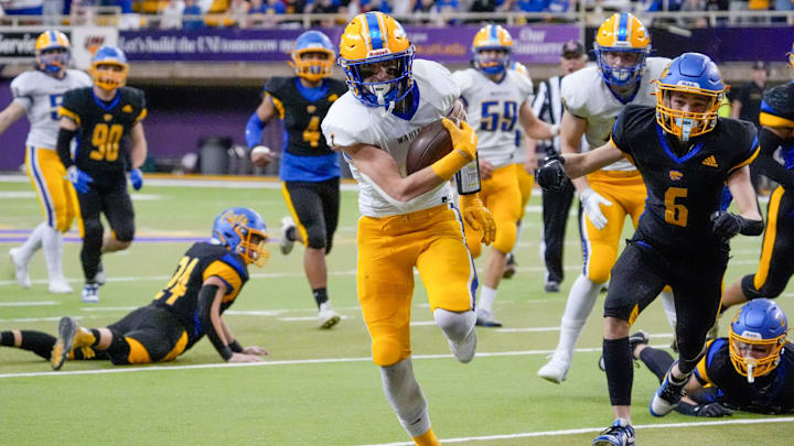 Tom Scheer of Dubuque Wahlert had three touchdowns Friday afternoon as the Golden Eagles won the Class 3A state title over Humboldt.