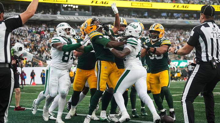 The New York Jets and the Green Bay Packers fight during a game at MetLife Stadium, Sep 20, 2026, East Rutherford, NJ, USA.