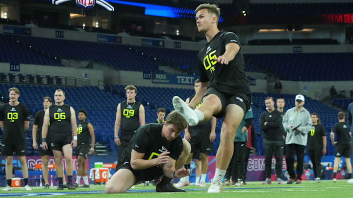 Feb 26, 2025; Indianapolis, IN, USA; Arizona place kicker Tyler Loop (PK05) kicks a field goal during workouts at the 2025 NFL Scouting Combine at Lucas Oil Stadium. Mandatory Credit: Kirby Lee-Imagn Images Feb 26, 2025; Indianapolis, IN, USA; Arizona place kicker Tyler Loop (PK05) kicks a field goal during workouts at the 2025 NFL Scouting Combine at Lucas Oil Stadium. Mandatory Credit: Kirby Lee-Imagn Images