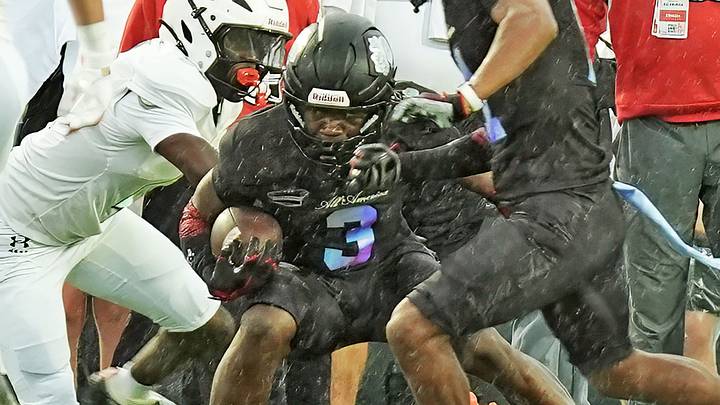 Texas Longhorns wide receiver commit Easton Royal could potentially flip to one of these two SEC programs. Texas Longhorns wide receiver commit Easton Royal could potentially flip to one of these two SEC programs.