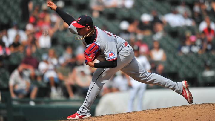 Aug 10, 2025; Chicago, Illinois, USA; Cleveland Guardians pitcher Carlos Hernandez (40) pitches during a game against the Chicago White Sox at Rate Field. Mandatory Credit: Patrick Gorski-Imagn Images