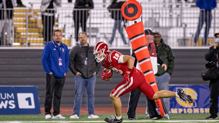Mater Dei v Serra