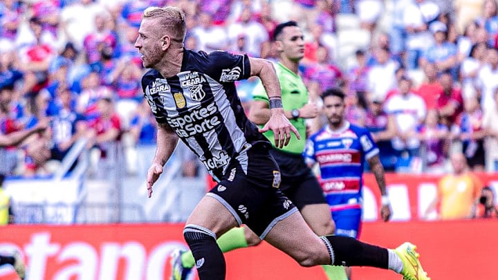 Pedro Henrique disputou o primeiro Clássico-Rei da carreira