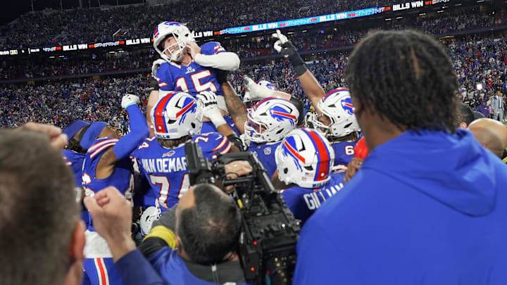 Bills kicker Matt Prater is hoisted on the teams shoulders after his field goal beat the Ravens