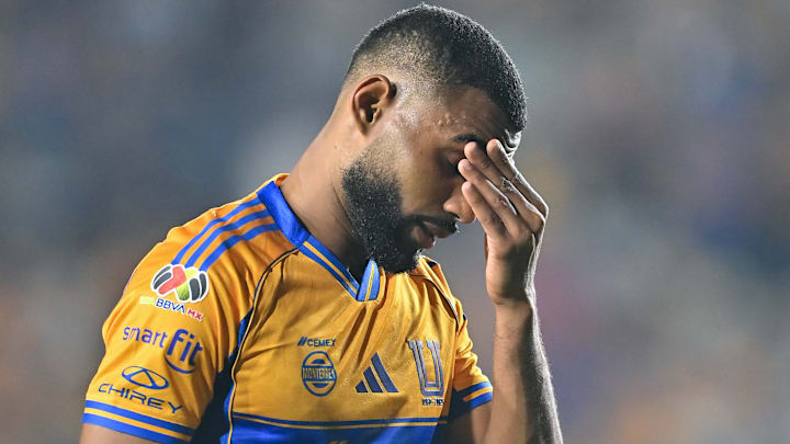 El brasileño Joaquim Pereira dejó con diez a Tigres ante Pachuca