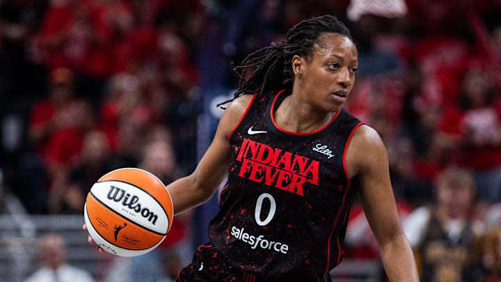  Indiana Fever guard Kelsey Mitchell (0) 