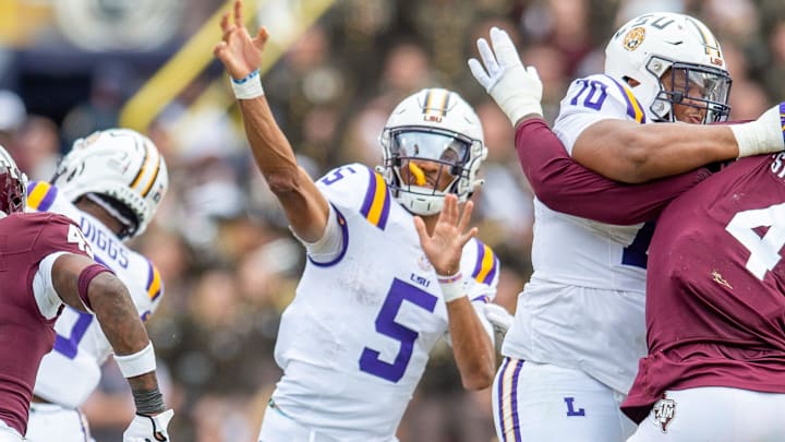 LSU quarterback Jayden Daniels (5).