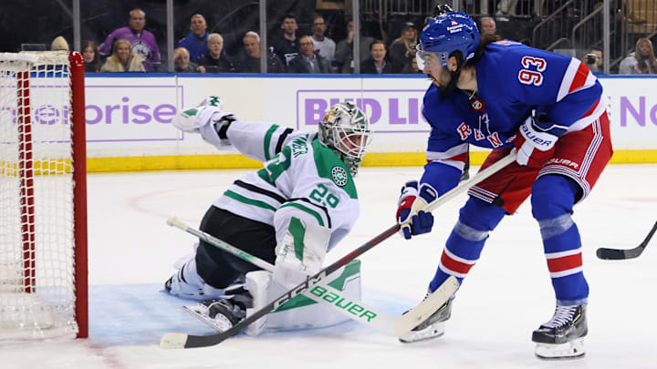 Zibanejad misses a chance against the Dallas Stars