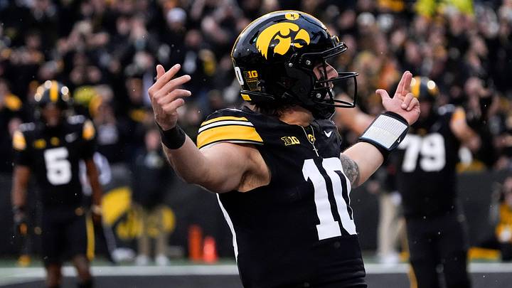 Iowa Hawkeyes quarterback Jeremy Hecklinski (10) celebrates after scoring a touchdown against the Minnesota Golden Gophers Oct. 25, 2025 at Kinnick Stadium in Iowa City, Iowa. Iowa Hawkeyes quarterback Jeremy Hecklinski (10) celebrates after scoring a touchdown against the Minnesota Golden Gophers Oct. 25, 2025 at Kinnick Stadium in Iowa City, Iowa.