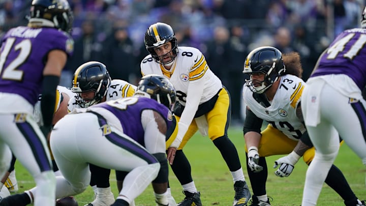 Dec 7, 2025; Baltimore, Maryland, USA; Pittsburgh Steelers quarterback Aaron Rodgers (8) calls a play against the Baltimore Ravens during the second half at M&T Bank Stadium. Mandatory Credit: Mitch Stringer-Imagn Images Dec 7, 2025; Baltimore, Maryland, USA; Pittsburgh Steelers quarterback Aaron Rodgers (8) calls a play against the Baltimore Ravens during the second half at M&T Bank Stadium. Mandatory Credit: Mitch Stringer-Imagn Images