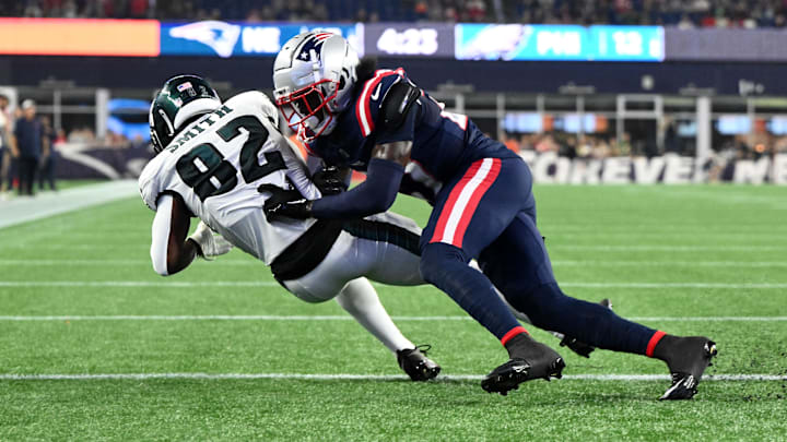 Philadelphia Eagles wide receiver Ainias Smith (82) makes a catch for an extra point against New England Patriots cornerback Marcellas Dial Jr. (27) during the second half at Gillette Stadium.
