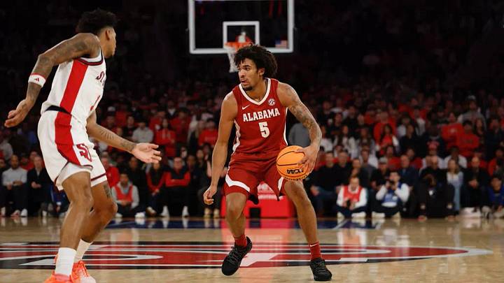 Alabama forward Amari Allen (5) in action against Saint John's at Madison Square Garden in New York, NY on Saturday, Nov 8, 2025. Alabama forward Amari Allen (5) in action against Saint John's at Madison Square Garden in New York, NY on Saturday, Nov 8, 2025.