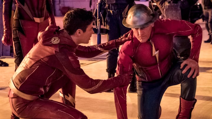 The Flash -- "Enter Flashtime" -- Image Number: FLA415a_0024b.jpg -- Pictured (L-R): Grant Gustin as Barry Allen/The Flash and John Wesley Shipp as Jay Garrick -- Photo: Katie Yu/The CW -- ÃÂ© 2018 The CW Network, LLC. All rights reserved