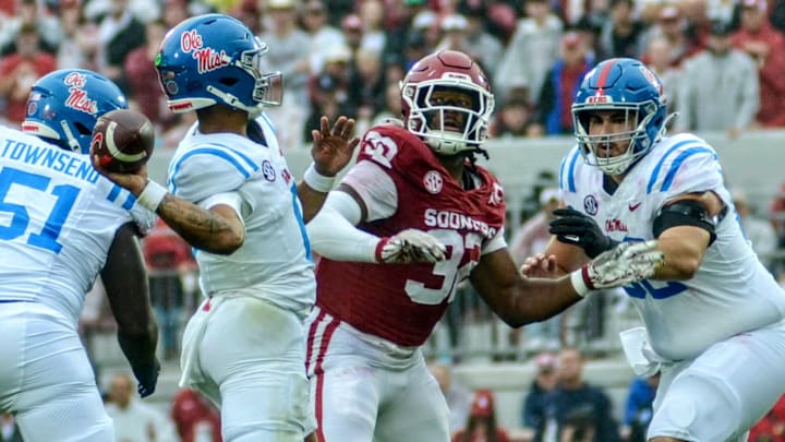 Oklahoma defensive end R Mason Thomas Oklahoma defensive end R Mason Thomas