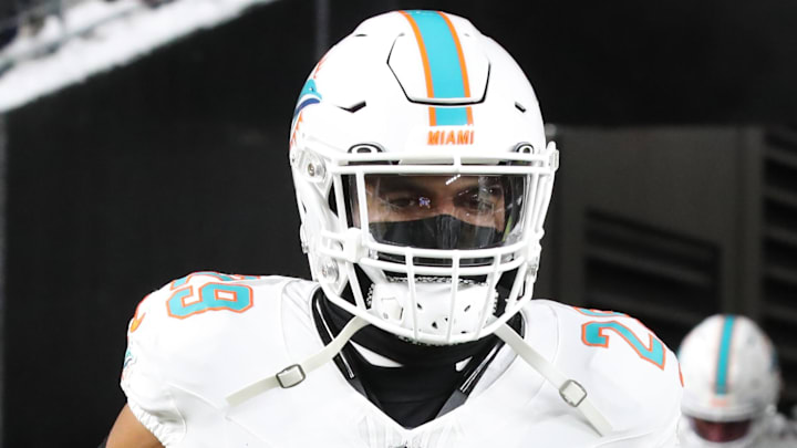 Miami Dolphins safety Minkah Fitzpatrick (29) takes the field against the Pittsburgh Steelers at Acrisure Stadium last December.