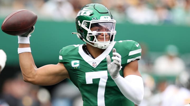 NY Jets quarterback Justin Fields