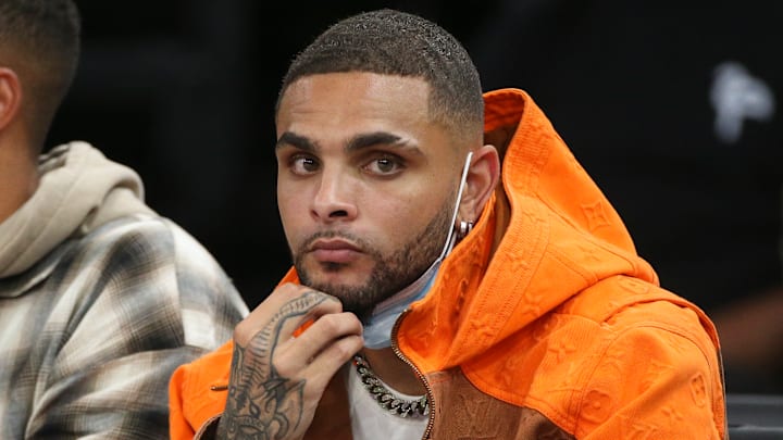 Il y avait visiblement des bouchons sur la route du latéral gauche.