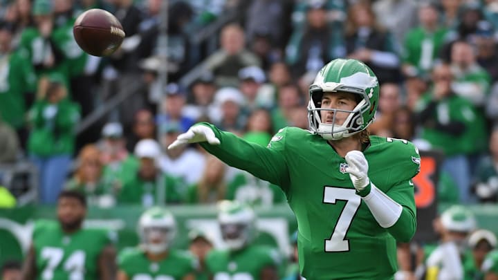 Dec 29, 2024; Philadelphia, Pennsylvania, USA; Philadelphia Eagles quarterback Kenny Pickett (7) throws a pass against the Dallas Cowboys during the first quarter at Lincoln Financial Field. Mandatory Credit: Eric Hartline-Imagn Images