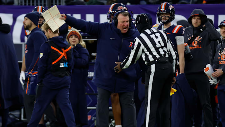 COLLEGE FOOTBALL: DEC 30 Music City Bowl Tennessee vs Illinois