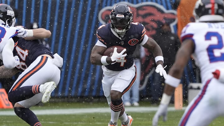Nov 9, 2025; Chicago, Illinois, USA; Chicago Bears running back D'Andre Swift (4) runs against the New York Giants during the first half at Soldier Field. Mandatory Credit: David Banks-Imagn Images Nov 9, 2025; Chicago, Illinois, USA; Chicago Bears running back D'Andre Swift (4) runs against the New York Giants during the first half at Soldier Field. Mandatory Credit: David Banks-Imagn Images