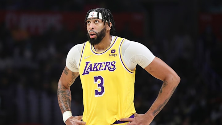 Anthony Davis se ha desempeñado efectivamente como centro