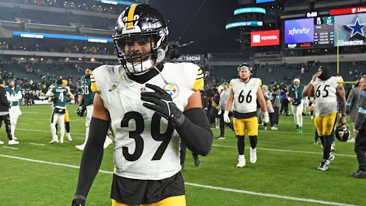 Dec 15, 2024; Philadelphia, Pennsylvania, USA; Pittsburgh Steelers safety Minkah Fitzpatrick (39) against the Philadelphia Eagles at Lincoln Financial Field. Mandatory Credit: Eric Hartline-Imagn Images