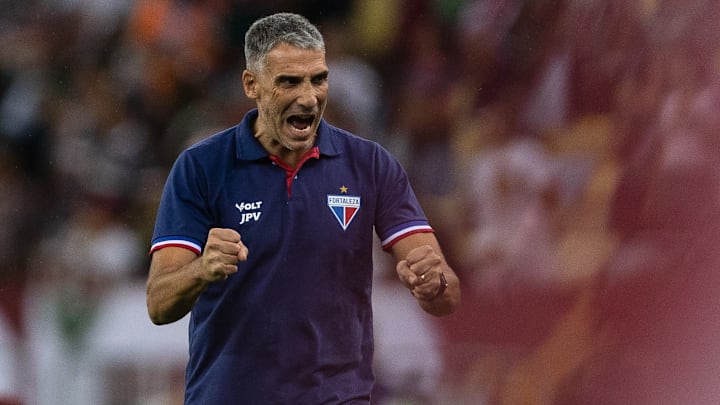 Juan Pablo Vojvoda segue no comando do Leão do Pici