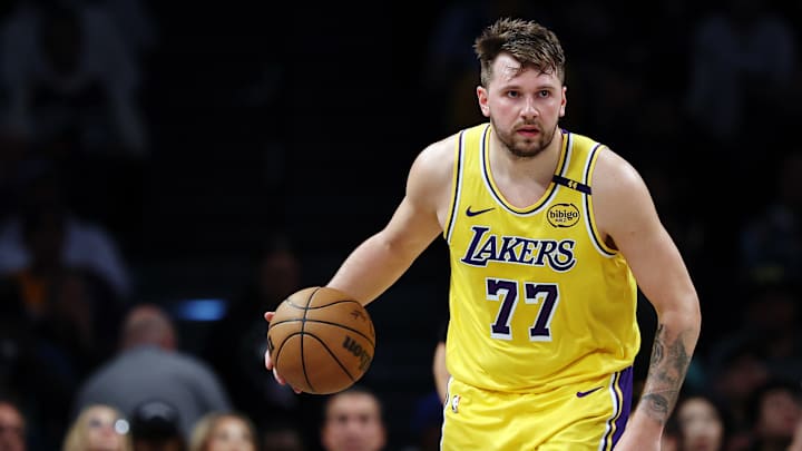 Doncic tiene un salario de 43 millones para esta campaña 