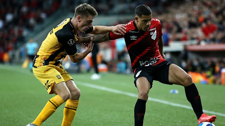 Duelo ocorre nesta terça-feira a partir das 19h15