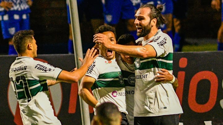 O Coritiba recebe o Athletico-PR pelo jogo de volta das semifinais do Campeonato Paranaense. Veja abaixo tudo sobre esse duelo. 