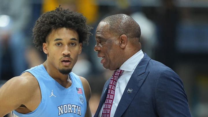 Jan 17, 2026; Berkeley, California, USA; North Carolina Tar Heels head coach Hubert Davis (right) talks with guard Seth Trimble (7) during the first half against the California Golden Bears at Haas Pavilion. Mandatory Credit: Darren Yamashita-Imagn Images