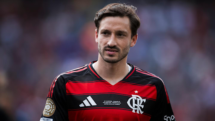 Viña tem apenas sete jogos pelo Flamengo no ano