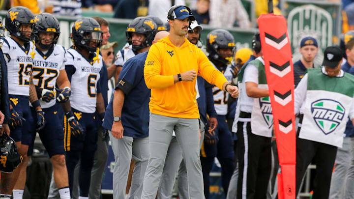 Sep 6, 2025; Athens, Ohio, USA; West Virginia Mountaineers defensive coordinator Zac Alley calls out plays from the sidelines during the first quarter against the West Virginia Mountaineers at Peden Stadium. Mandatory Credit: Ben Queen-Imagn Images Sep 6, 2025; Athens, Ohio, USA; West Virginia Mountaineers defensive coordinator Zac Alley calls out plays from the sidelines during the first quarter against the West Virginia Mountaineers at Peden Stadium. Mandatory Credit: Ben Queen-Imagn Images