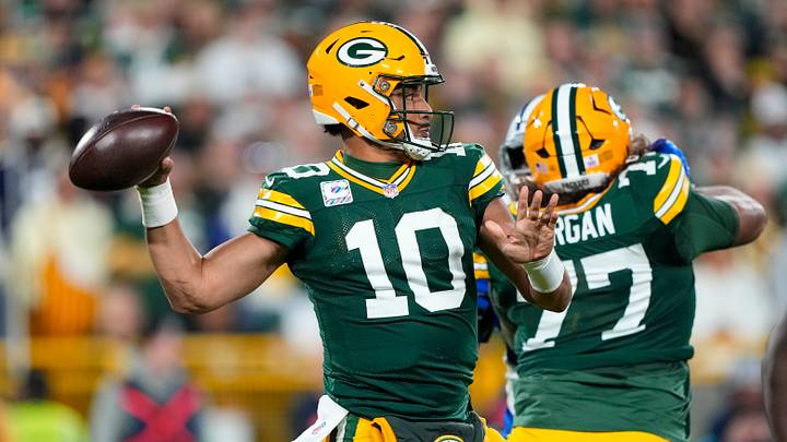 Oct 18, 2026; Green Bay, Wisconsin, USA; Green Bay Packers quarterback Jordan Love (10) throws a pass during the first quarter against the Dallas Cowboys at Lambeau Field. Mandatory Credit: Jeff Hanisch-Imagn Images Oct 18, 2026; Green Bay, Wisconsin, USA; Green Bay Packers quarterback Jordan Love (10) throws a pass during the first quarter against the Dallas Cowboys at Lambeau Field. Mandatory Credit: Jeff Hanisch-Imagn Images