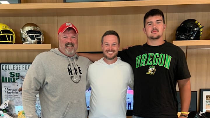 Jackson Cantwell poses with Oregon coach Dan Lanning during a two-day visit to Oregon Jackson Cantwell poses with Oregon coach Dan Lanning during a two-day visit to Oregon