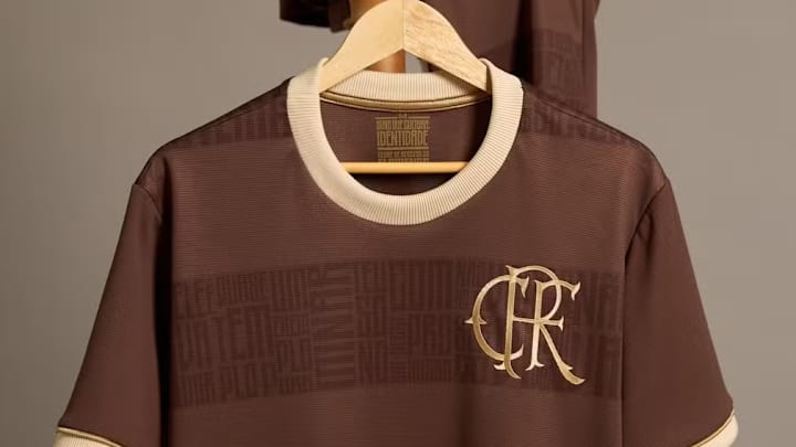 Flamengo: camisa “Identidade” foi desenvolvida em parceria com o sambista rubro-negro Jorge Aragão. Flamengo: camisa “Identidade” foi desenvolvida em parceria com o sambista rubro-negro Jorge Aragão.