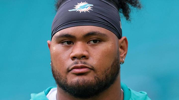 NFL Miami Dolphins offensive line Jonah Savaiinaea