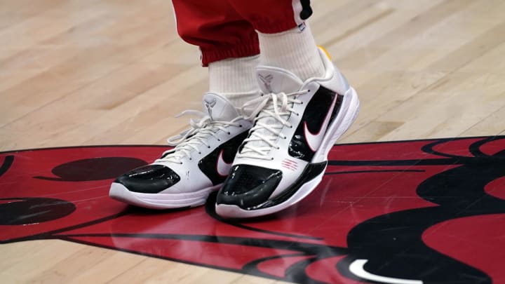 Lonzo Ball wears the Nike Kobe 5 Protro.