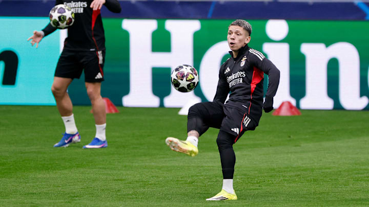 Gianluca Prestianni était présent à l'entraînement au Bernabéu.