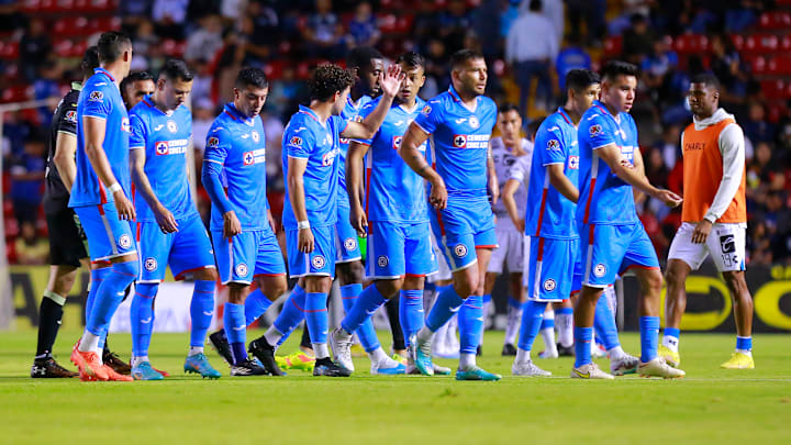 Jugadores de Cruz Azul en su partido ante Querétaro.