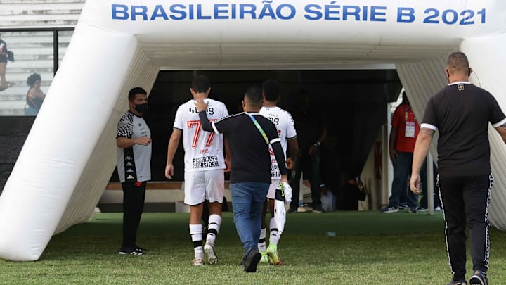 Após ser goleado pelo Botafogo, Vasco tem menos de 1% de voltar à Série A. Após ser goleado pelo Botafogo, Vasco tem menos de 1% de voltar à Série A.