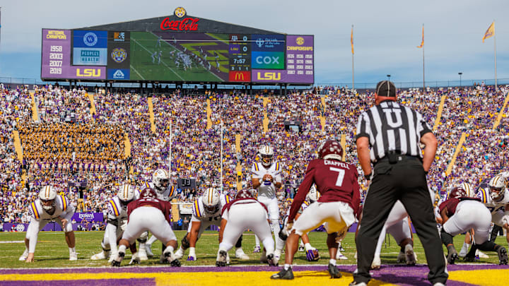 Nov 25, 2023; Baton Rouge, Louisiana, USA;  LSU Tigers quarterback Jayden Daniels (5) calls for the
