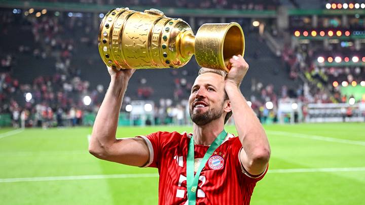 Harry Kane mit dem DFB-Pokal Harry Kane mit dem DFB-Pokal