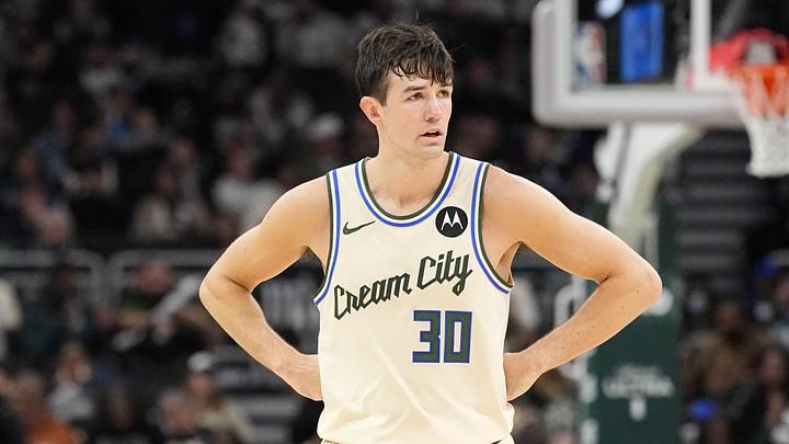 Apr 10, 2026; Milwaukee, Wisconsin, USA;  Milwaukee Bucks guard Cormac Ryan (30) during the game against the Brooklyn Nets at Fiserv Forum. Mandatory Credit: Jeff Hanisch-Imagn Images