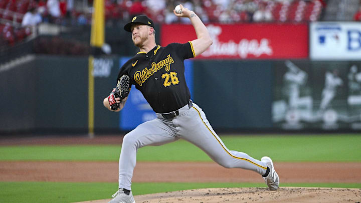 Pittsburgh Pirates starting pitcher Bailey Falter (26) pitches against the St. Louis Cardinals during the first inning at Busch Stadium. 