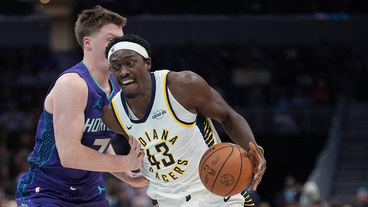 Apr 3, 2026; Charlotte, North Carolina, USA; Indiana Pacers forward Pascal Siakam (43) drives to the basket flanked by Charlotte Hornets guard/forward Kon Knueppel (7) during the first quarter at Spectrum Center. Mandatory Credit: Jim Dedmon-Imagn Images Apr 3, 2026; Charlotte, North Carolina, USA; Indiana Pacers forward Pascal Siakam (43) drives to the basket flanked by Charlotte Hornets guard/forward Kon Knueppel (7) during the first quarter at Spectrum Center. Mandatory Credit: Jim Dedmon-Imagn Images