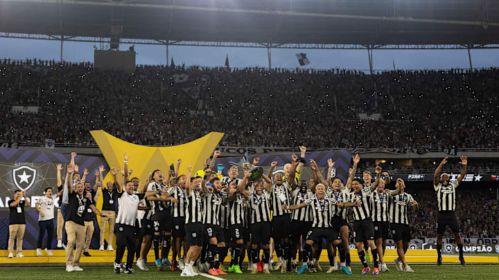 Botafogo conquistou dois títulos em 2024 Botafogo conquistou dois títulos em 2024